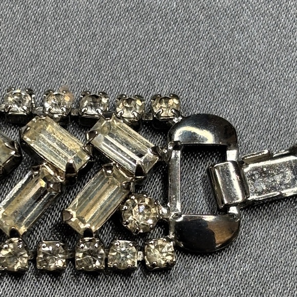 Elegant Silver Bracelet - Picture 6 of 6